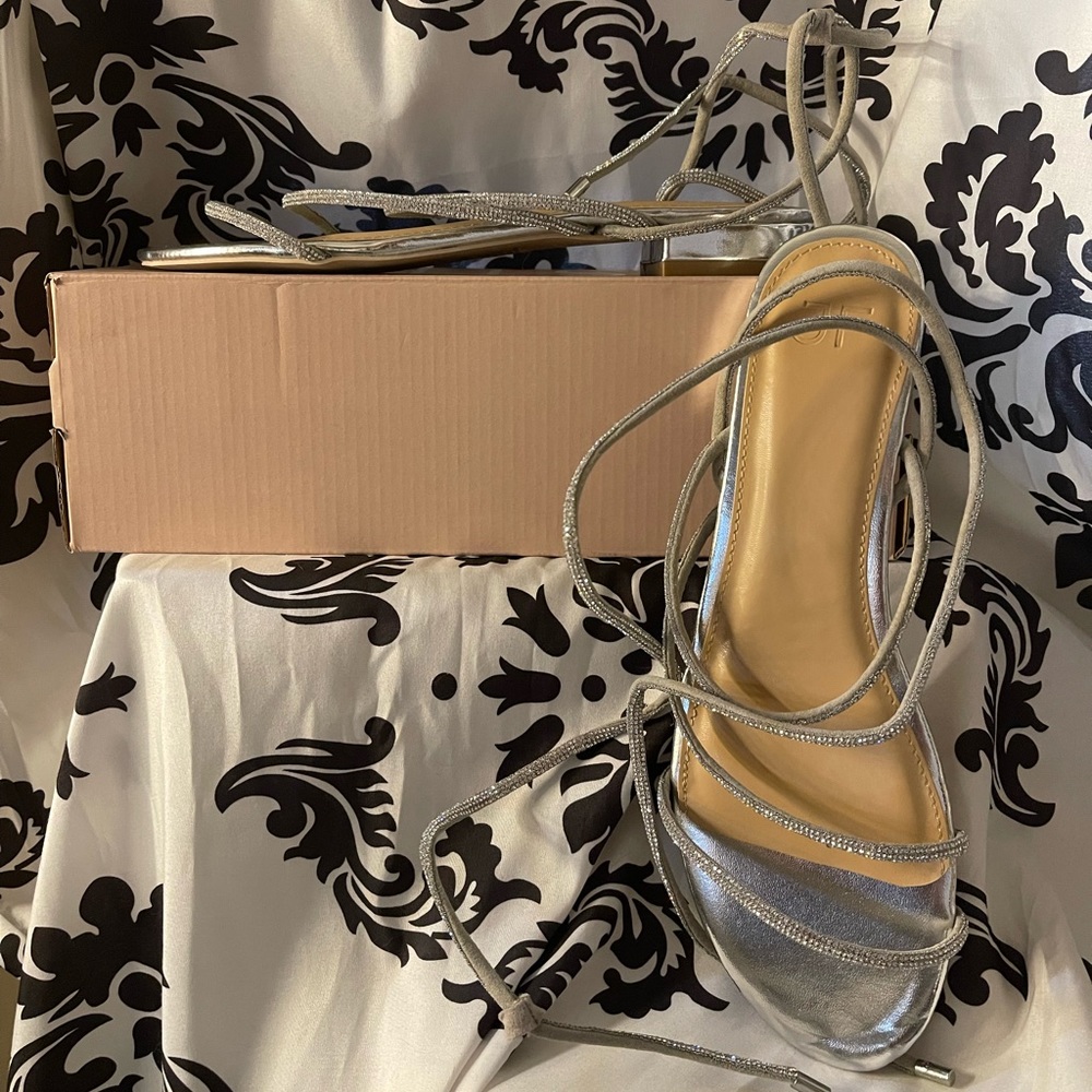 Brand New JustFab Silver Flat Sandals - Angela Wrap Women’s Size 9